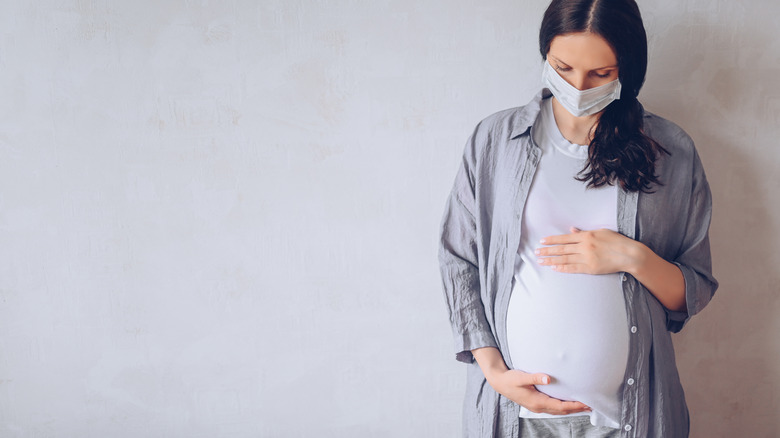 pregnant woman wearing face mask