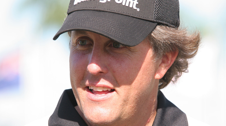 Phil Mickelson wears a hat