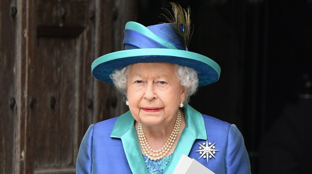 Did Queen Elizabeth use secret signals to communicate with her staff?