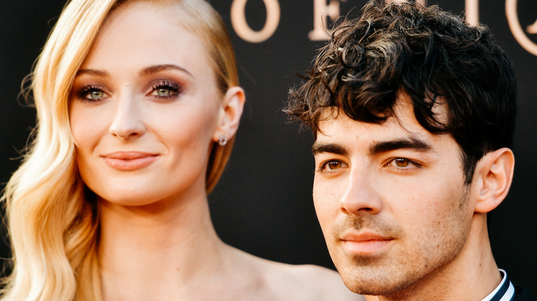 Sophie Turner and Joe Jonas posing 