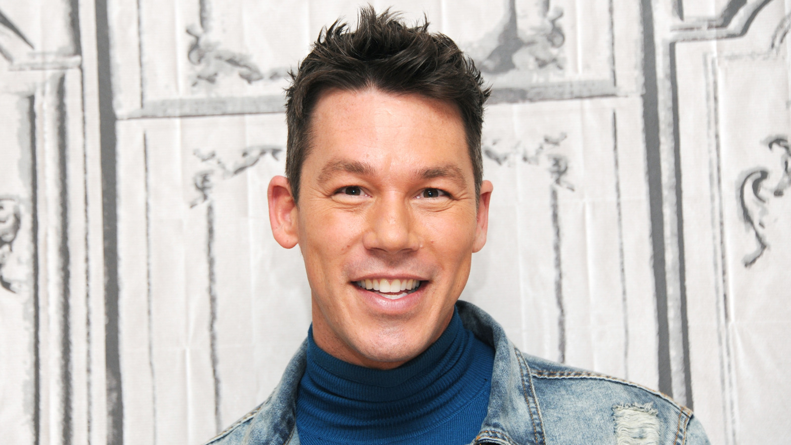 <a href="https://www.thelist.com/1764222/how-tall-is-david-bromstad-hgtv/" target="_blank">How Tall Is HGTV’s David Bromstad?</a>