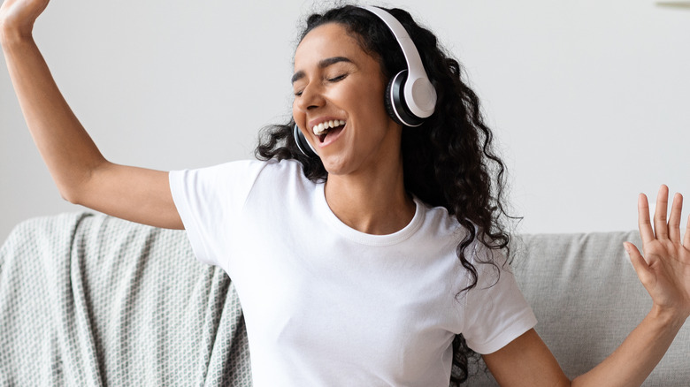 Aquarius woman comfortable at home