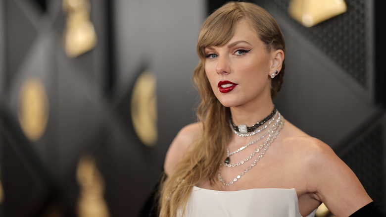 Taylor Swift posing on the red carpet