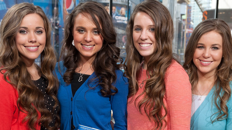 Jessa, Jinger, Jill and Jana Duggar posing together