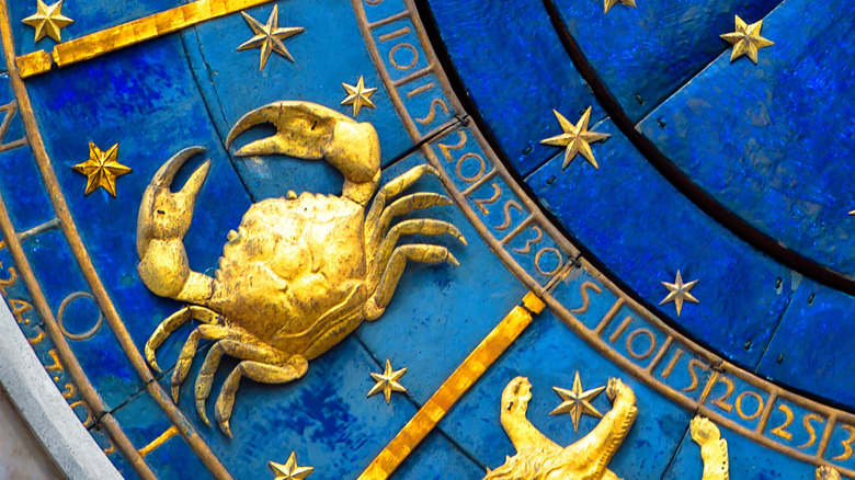 Cancer crab symbol 