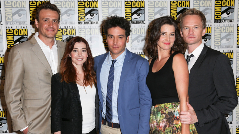 Jason Segel, Alyson Hannigan, Josh Radnor, Cobie Smulders, and Neil Patrick Harris standing together
