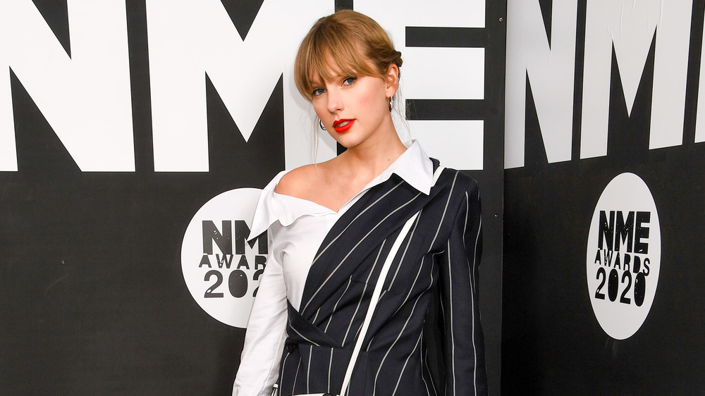 Taylor Swift posing in black and white at NME Awards 