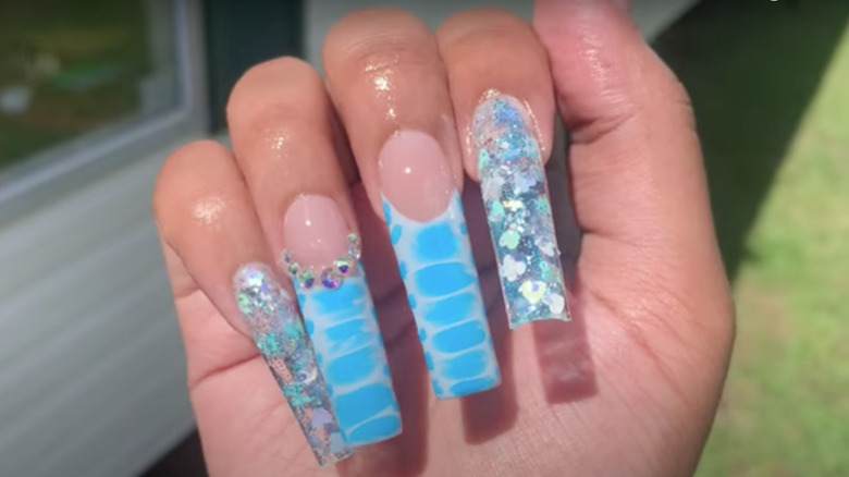 blue and white crocodile manicure with glitter accent nails
