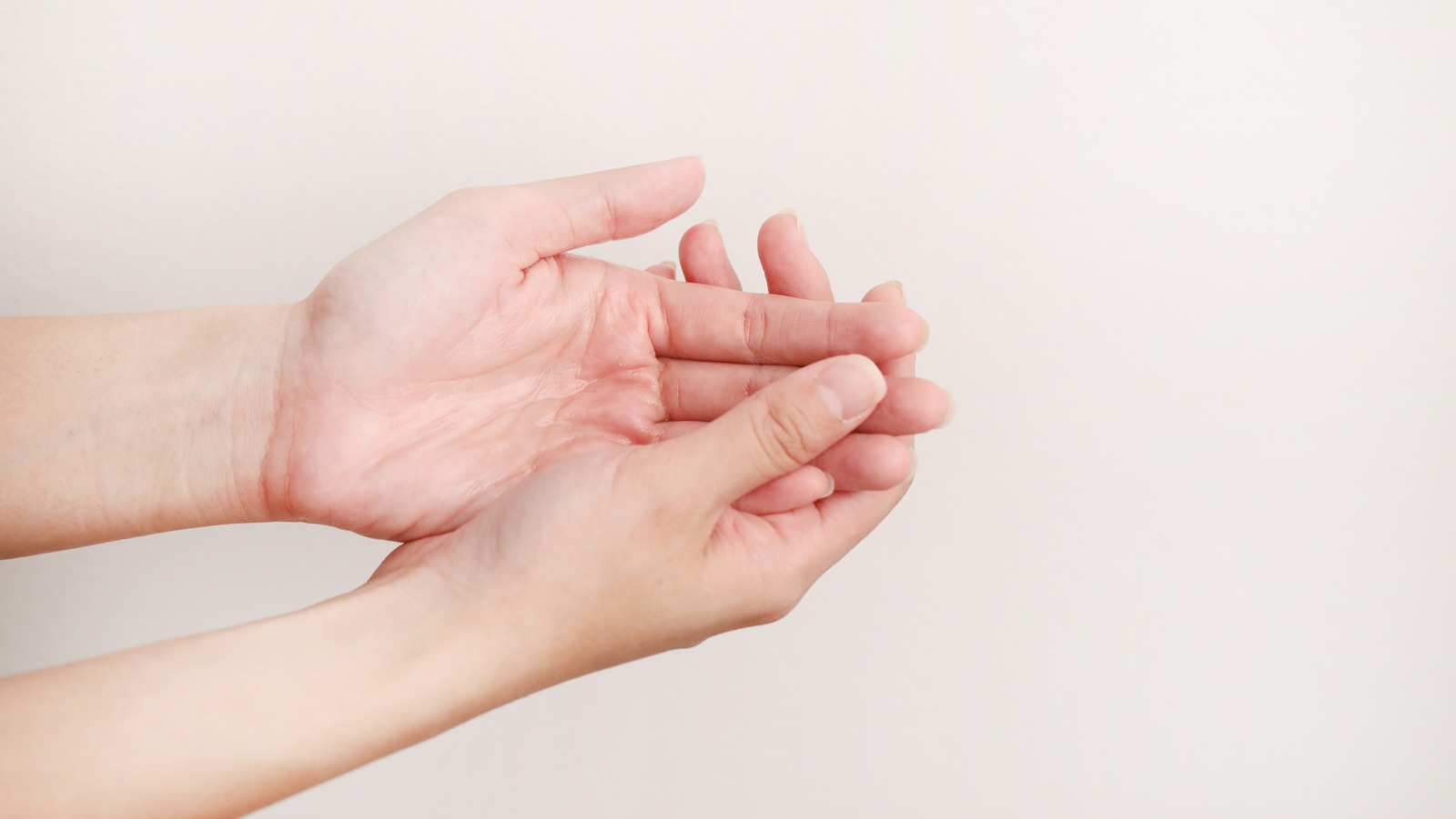 Трясутся руки. Мандраж рук. Тремор рук. Трясутся руки. Дрожь в руках и ногах.