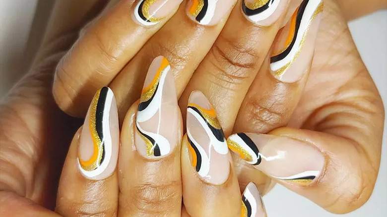 Lava Lamp Nails': The Abstract Manicure Trend Nailing The Retro '70s Look
