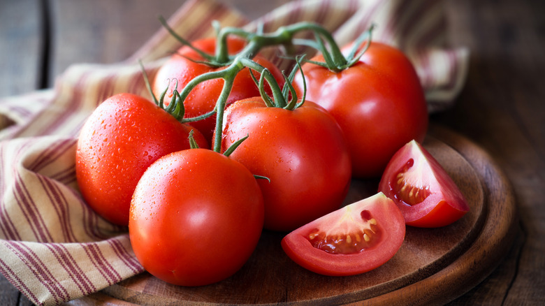 Whole and cut tomatoes 