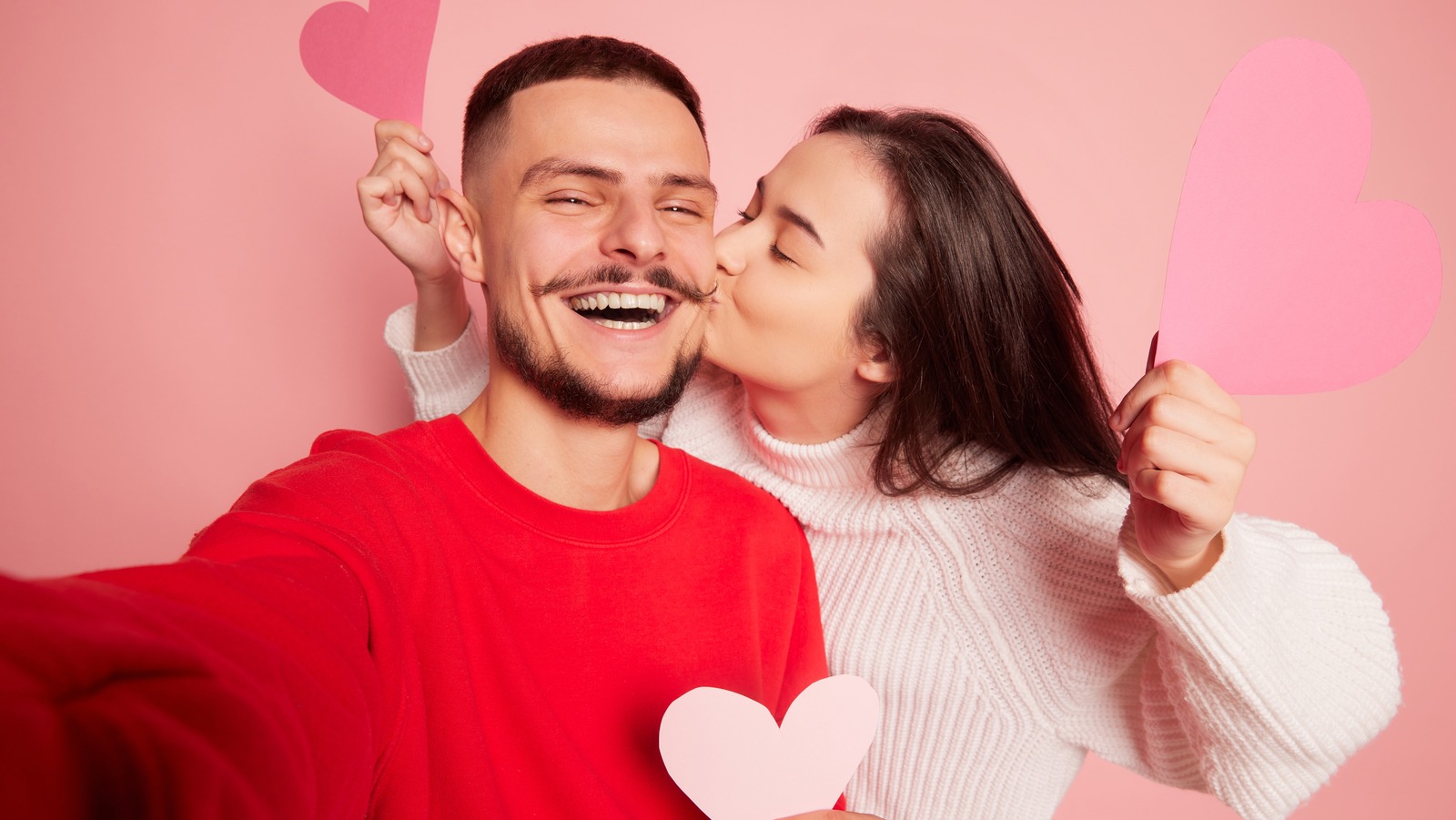 how-to-know-the-difference-between-love-bombing-and-a-healthy-honeymoon