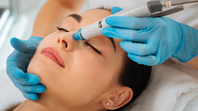 Brunette getting a HydraFacial