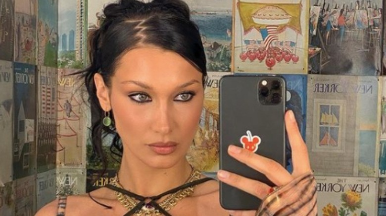 Bella Hadid with zigzag part