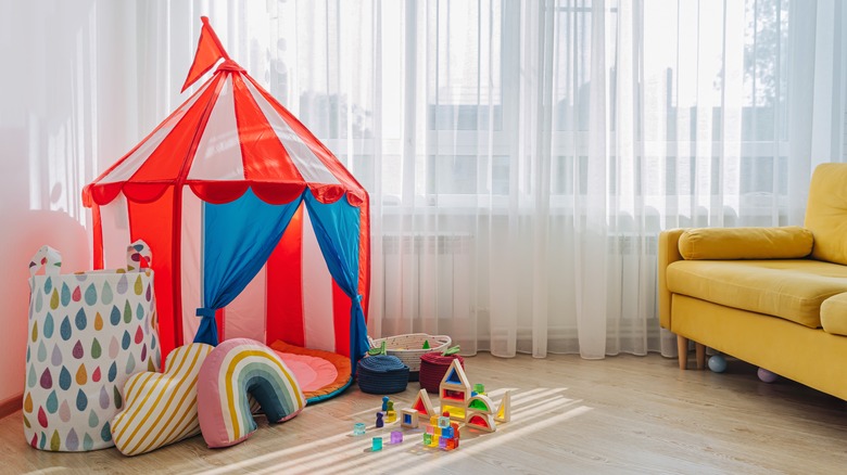 Children's room with circus play tent