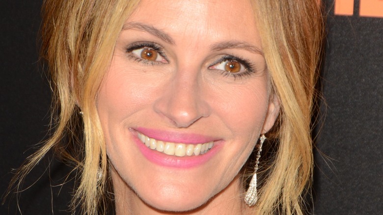 Julia Roberts smiling for photo