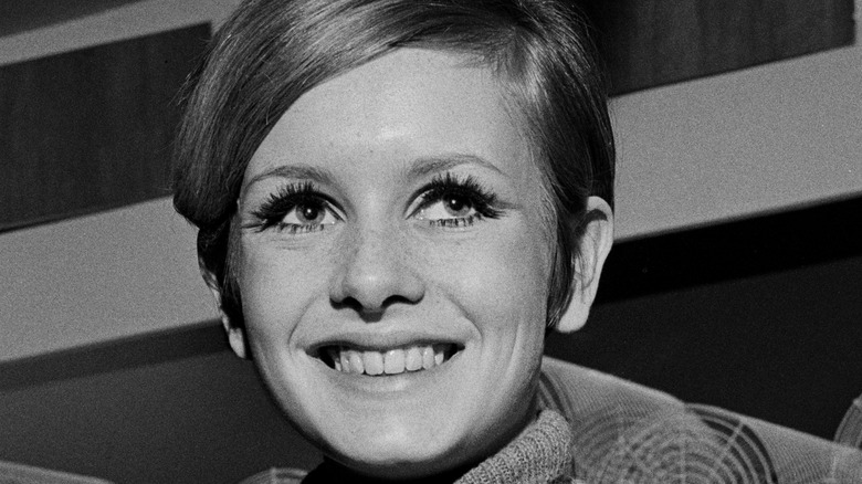 Twiggy smiling in 1967