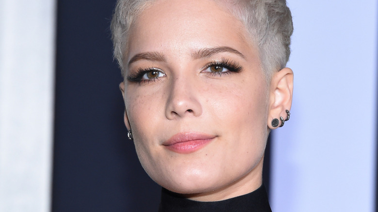 Halsey showcasing a relatively fresh-faced look on a red carpet