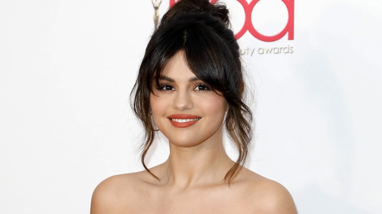Selena Gomez in stunning natural makeup