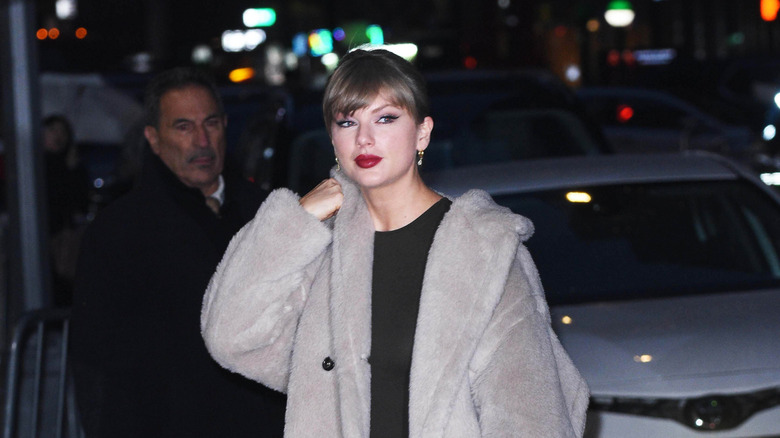 Taylor Swift wearing a coat