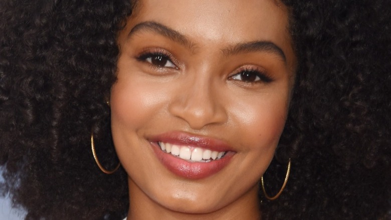 Yara Shahidi posing on the red carpet