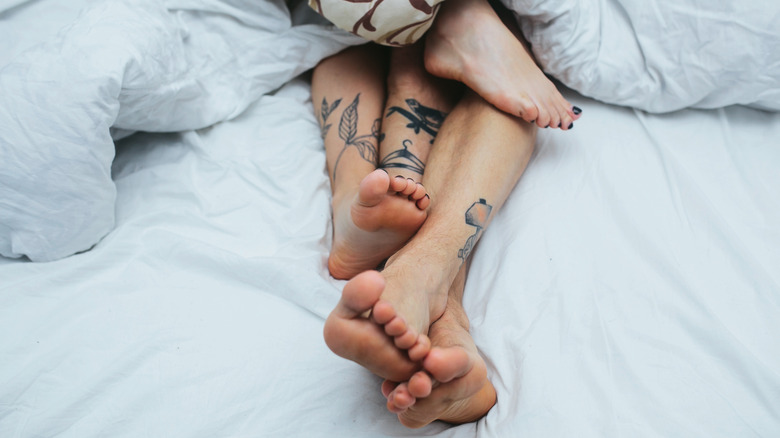 Pickup artist in bed with woman