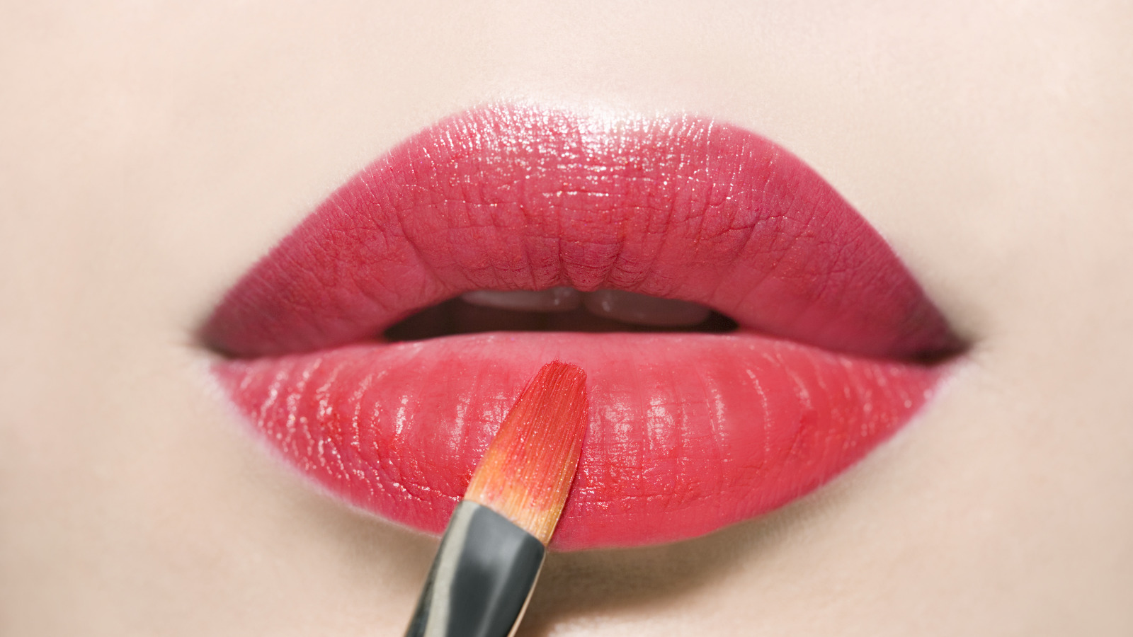 How To Use A Lip Brush To Customize Your Lipstick Color