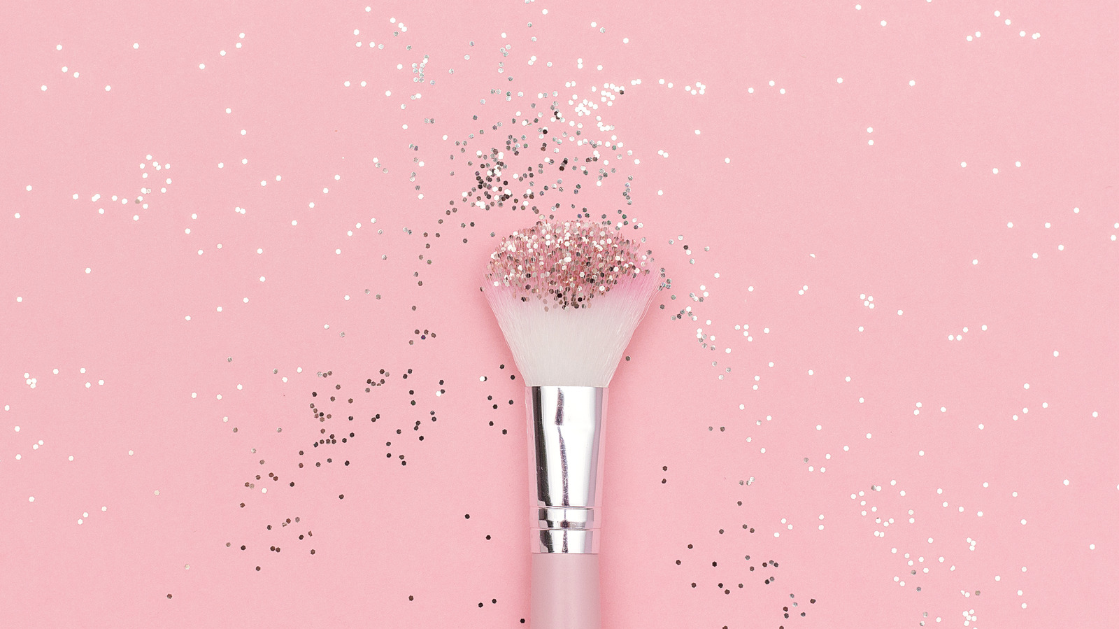 How To Use Cosmetic Glitter For Lips And Eyes