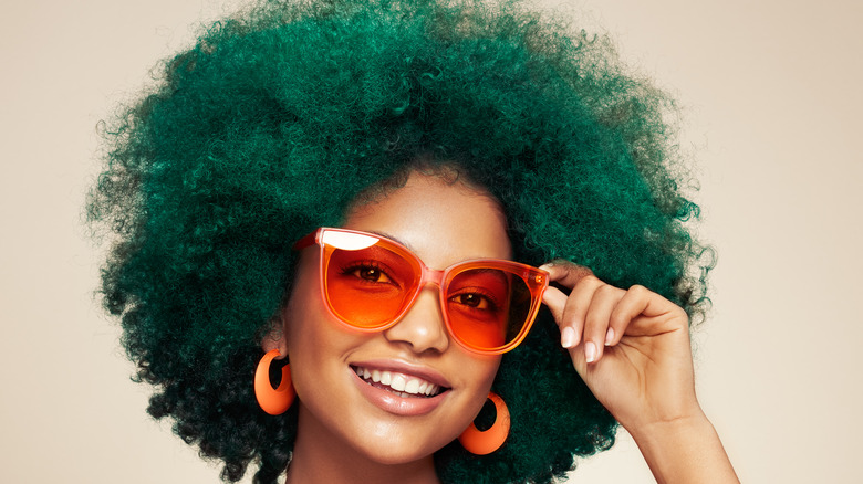 Woman green afro orange sunglasses