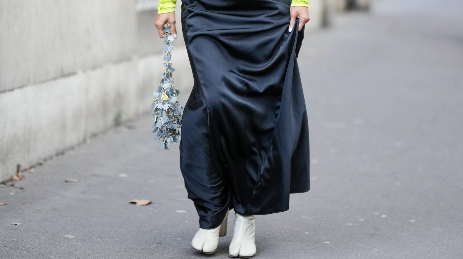 https://www.thelist.com/img/gallery/how-to-wear-trendy-maxi-skirts-when-youre-petite/l-intro-1682344929.jpg