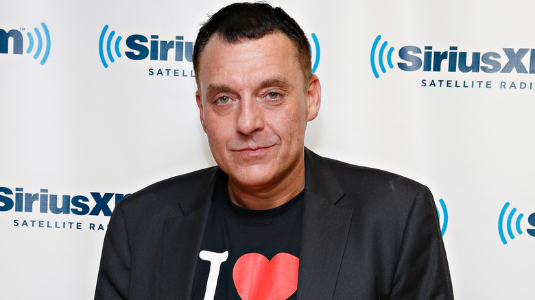 Tom Sizemore smirking