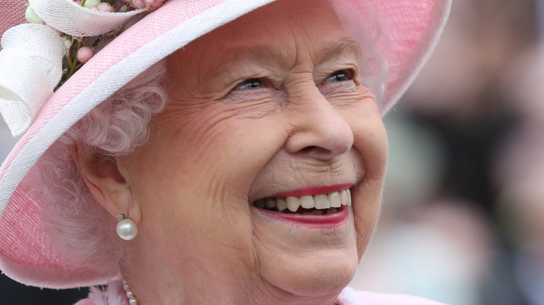 Queen Elizabeth pink hat