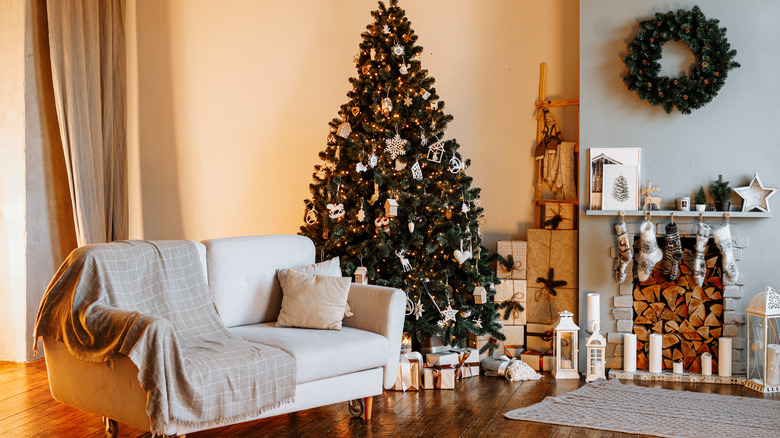 How You Can Fit A Big Christmas Tree In A Small Space how-you-can-fit-a-big-christmas-tree-in-a-small-space