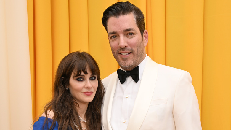 Zooey Deschanel and Jonathan Scott smiling