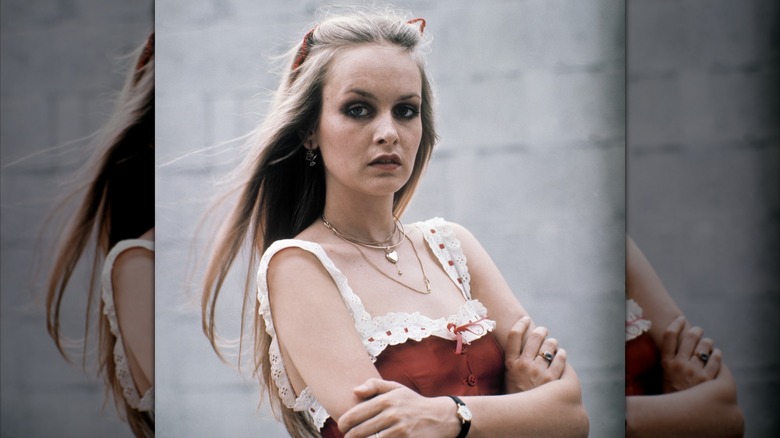 Twiggy posing