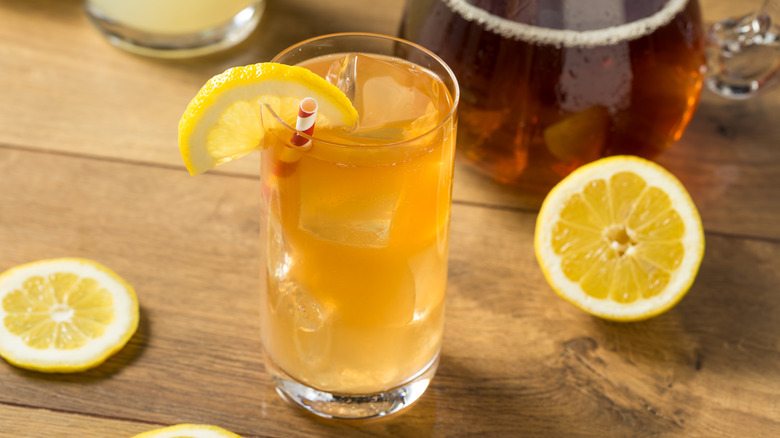 Glass of an Arnold Palmer