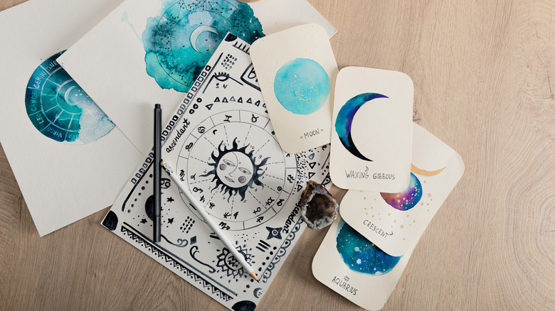 Cards with moons and the Aquarius sign
