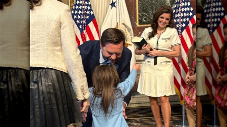 JD Vance and Rachel Campos-Duffy in the Oval Office of the White House (2025)