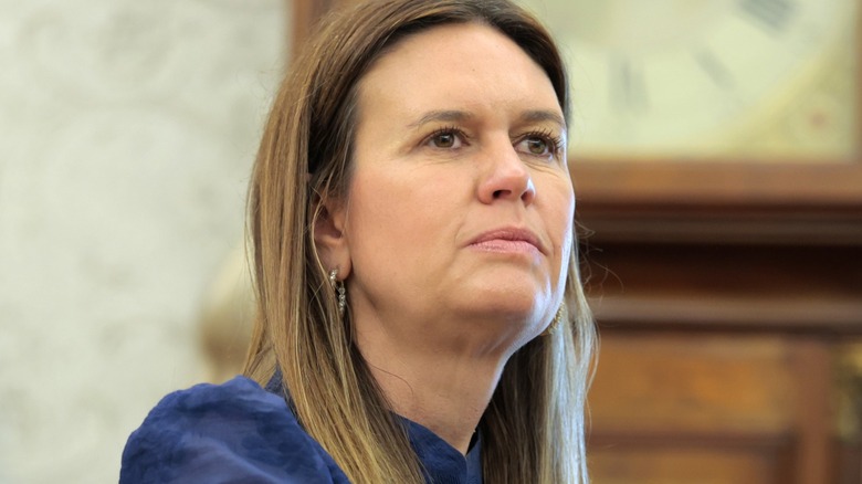 Sarah Huckabee Sanders attends a FEMA event in the Oval Office of the White House (2025)