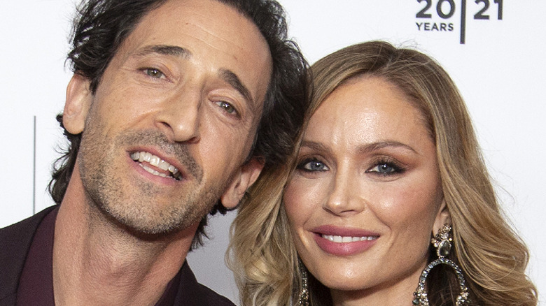 Adrien Brody, Georgina Chapman posing