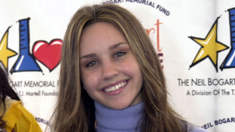 young Amanda Bynes at an event
