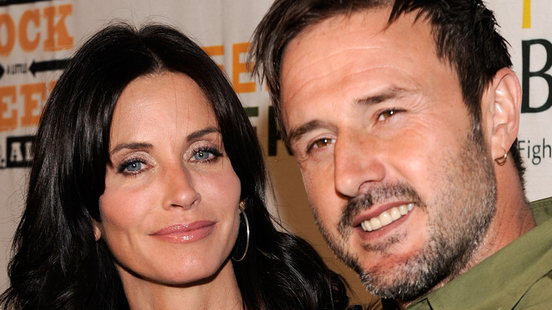 Courteney Cox and David Arquette posing 