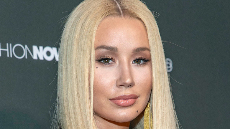 Iggy Azalea smizing on a red carpet