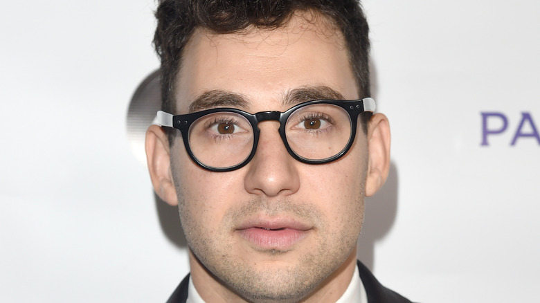 Jack Antonoff poses on the red carpet
