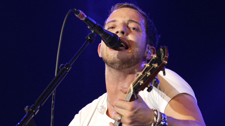 James Morrison wearing wedding ring