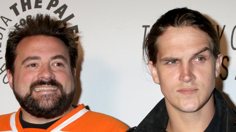 Kevin Smith and Jason Mewes smiling 