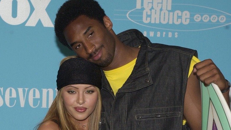 Kobe and Vanessa Bryant posing 