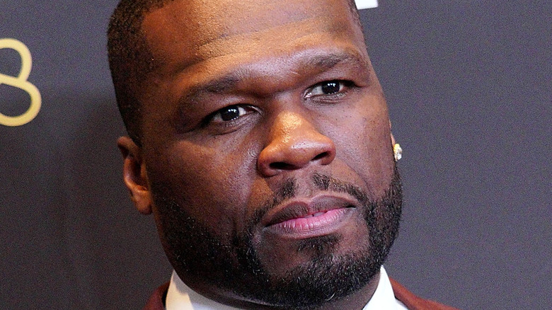 50 Cent poses on the red carpet