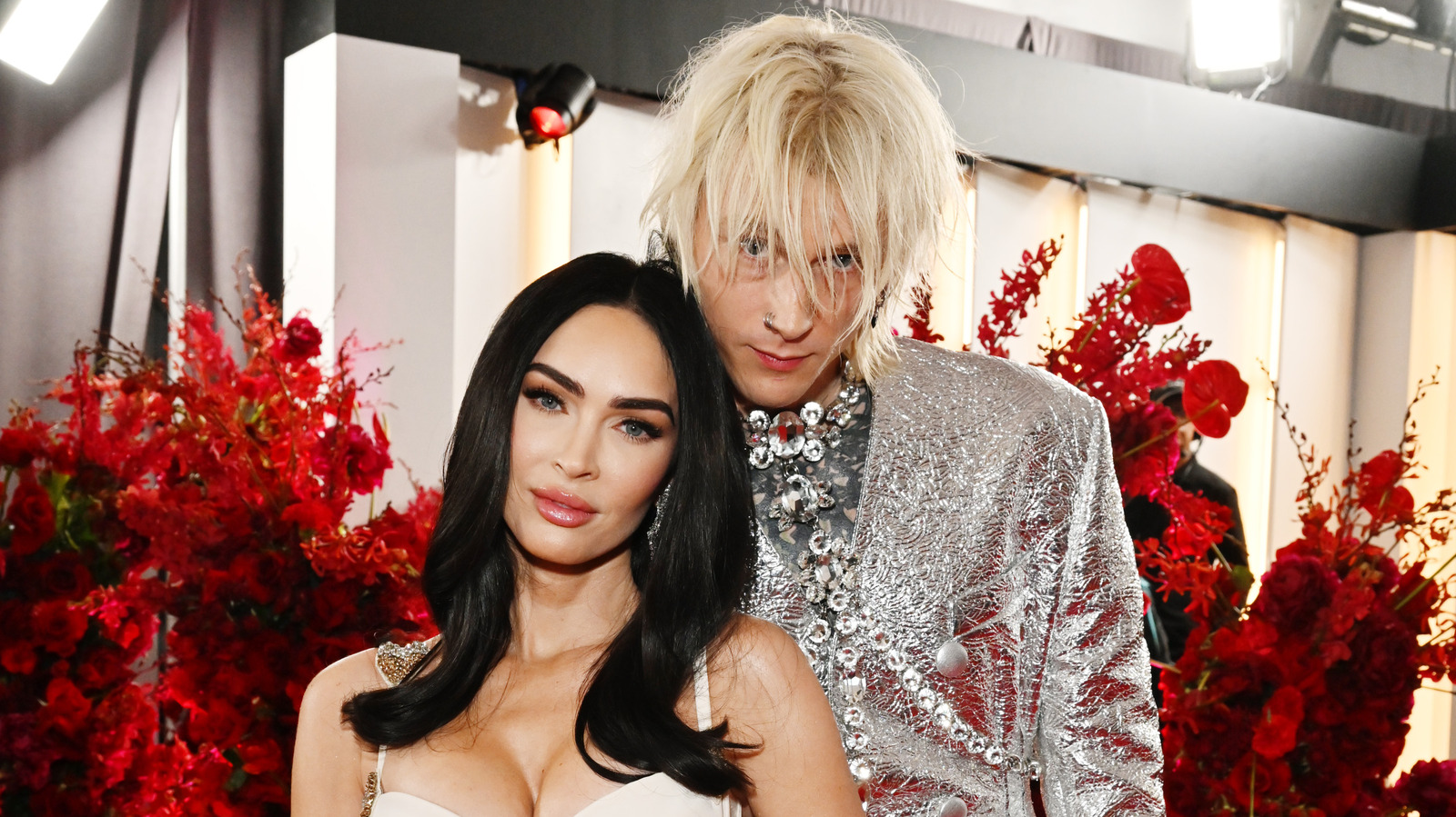 梅根·福克斯 (Megan Fox) 和 MGK 的家庭成长之旅 梅根·福克斯 (Megan Fox) 和 MGK 的家庭成长之旅