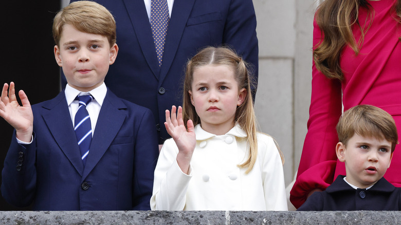 Prince George, Princess Charlotte, and Prince Louis waving